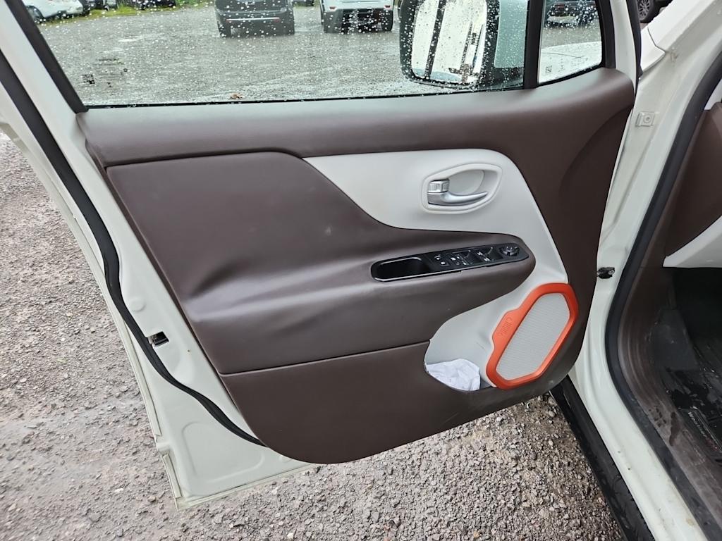 Thumbnail: 2015 Jeep Renegade - 19