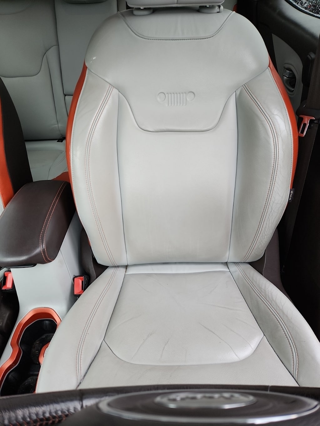 Thumbnail: 2015 Jeep Renegade - 18