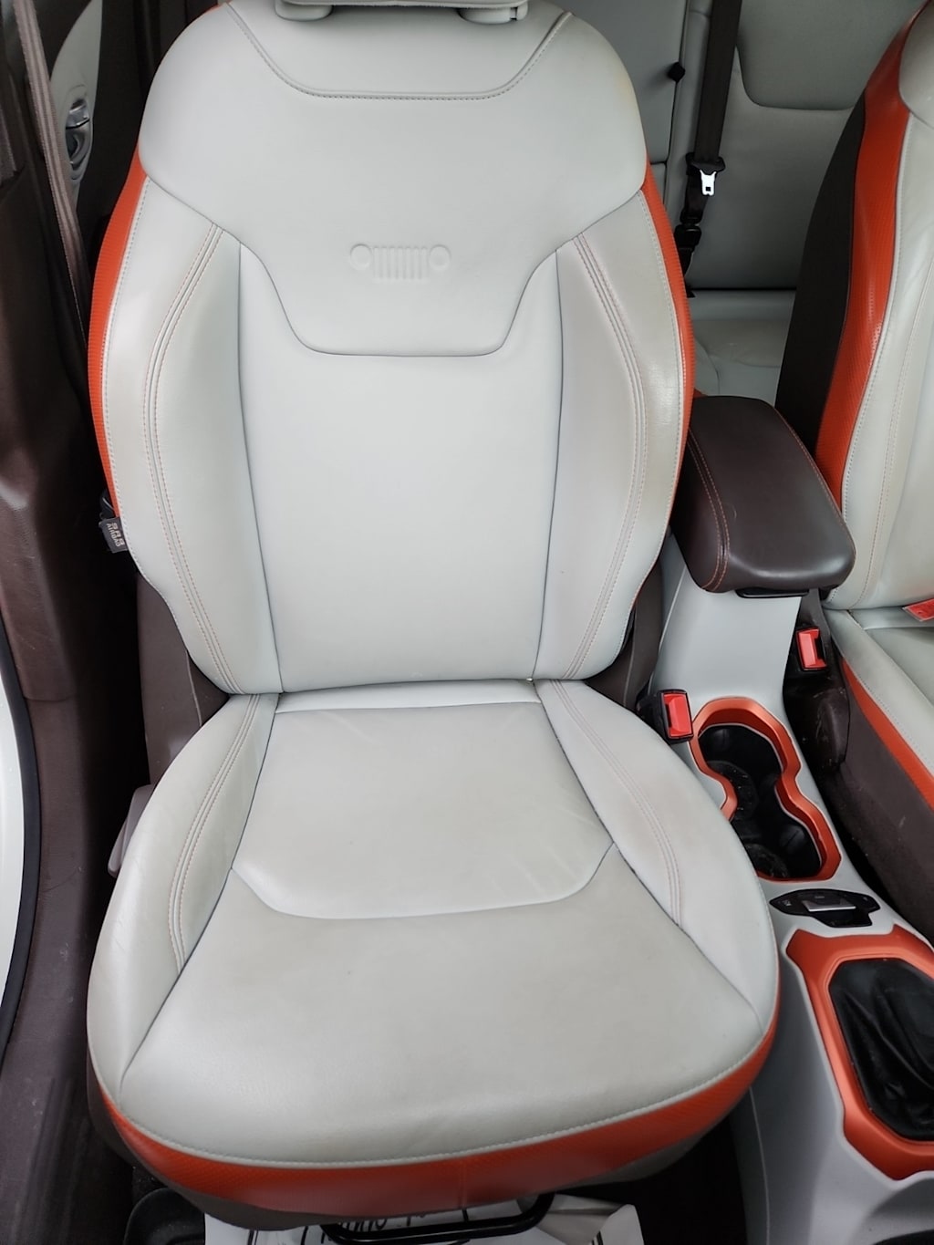 Thumbnail: 2015 Jeep Renegade - 20
