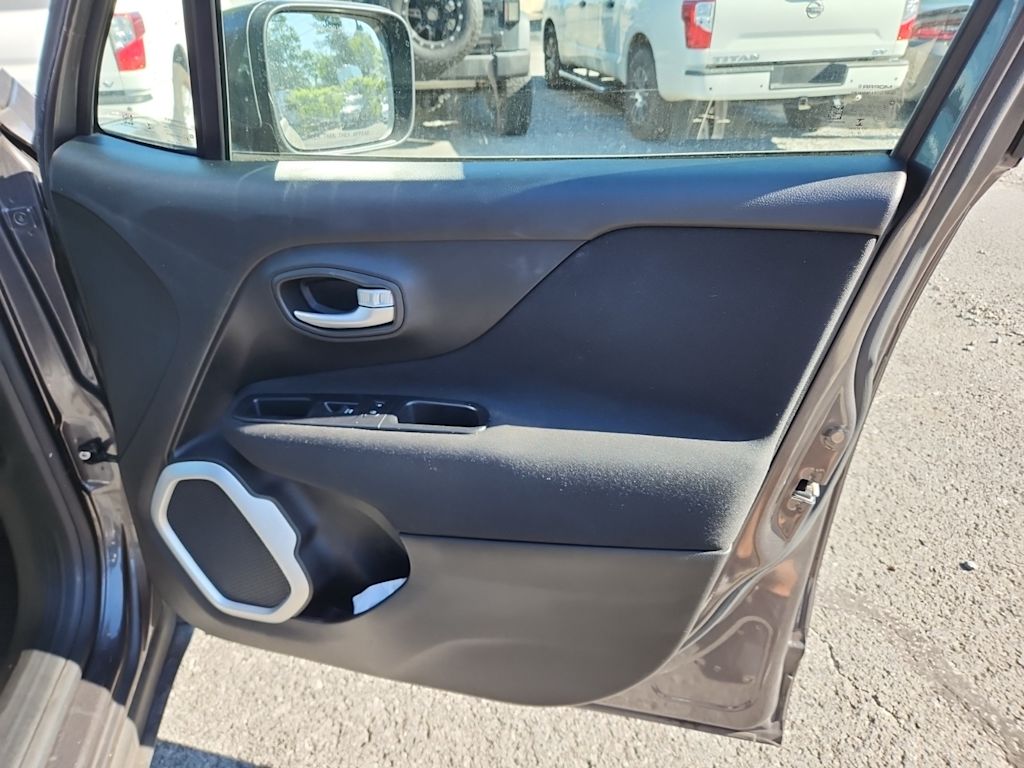 Thumbnail: 2019 Jeep Renegade - 22