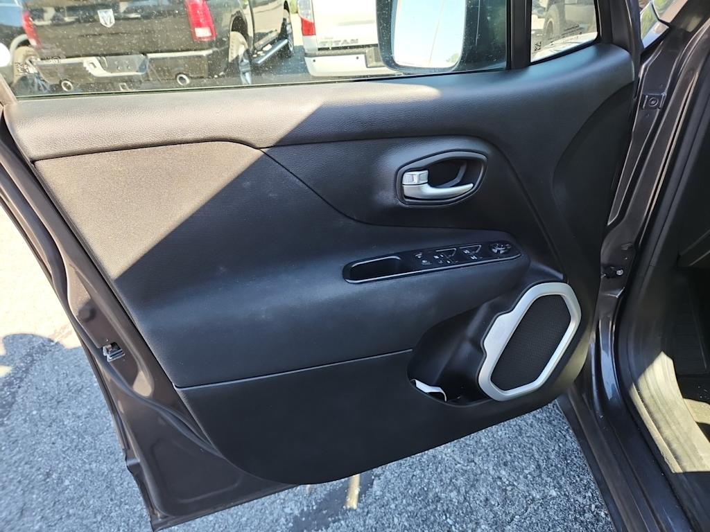 Thumbnail: 2019 Jeep Renegade - 19