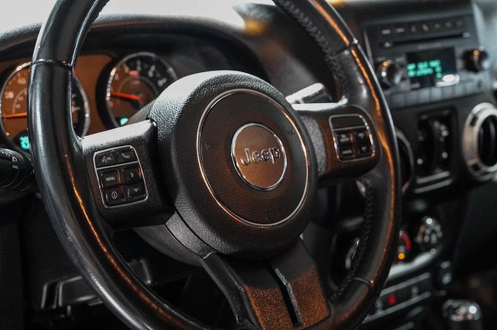 Thumbnail: 2018 Jeep Wrangler - 13