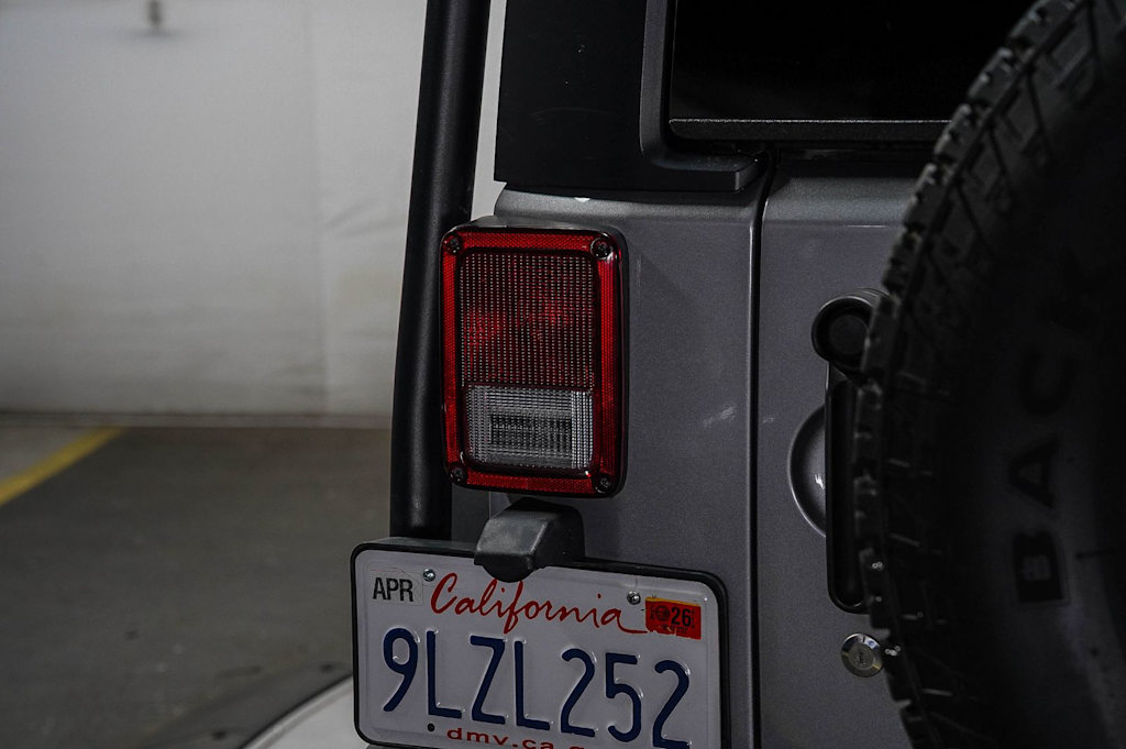 Thumbnail: 2018 Jeep Wrangler - 23