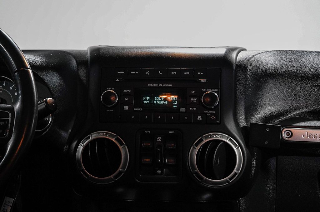 Thumbnail: 2018 Jeep Wrangler - 14