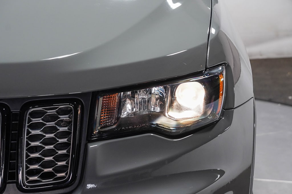 Thumbnail: 2020 Jeep Grand Cherokee - 20