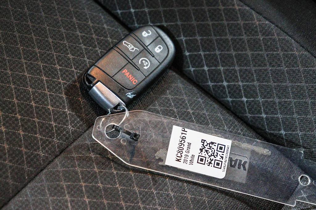 Thumbnail: 2019 Jeep Grand Cherokee - 18