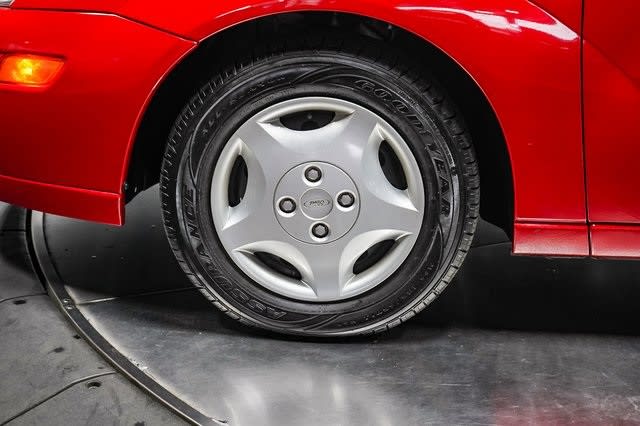 Thumbnail: 2002 Ford Focus - 7