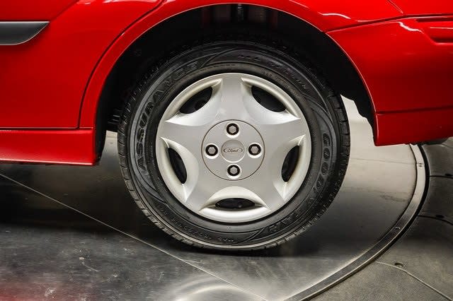 Thumbnail: 2002 Ford Focus - 21