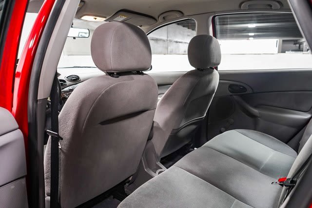 Thumbnail: 2002 Ford Focus - 12