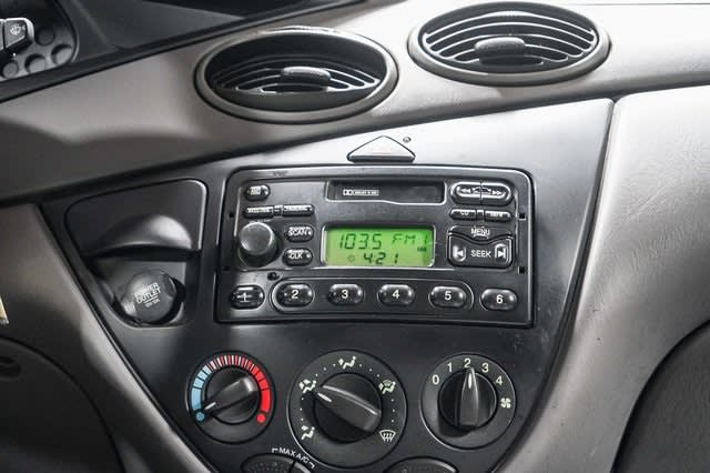 Thumbnail: 2002 Ford Focus - 15