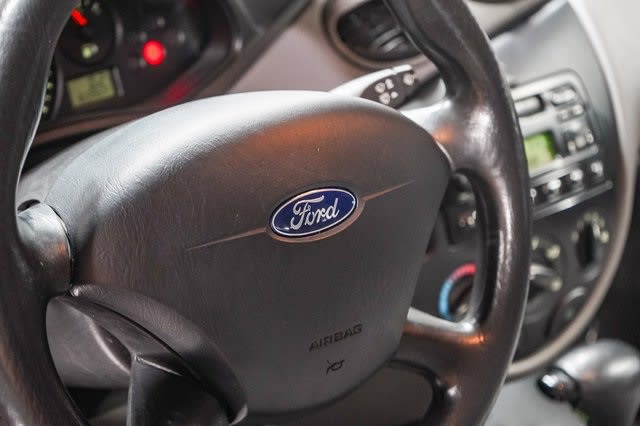 Thumbnail: 2002 Ford Focus - 23