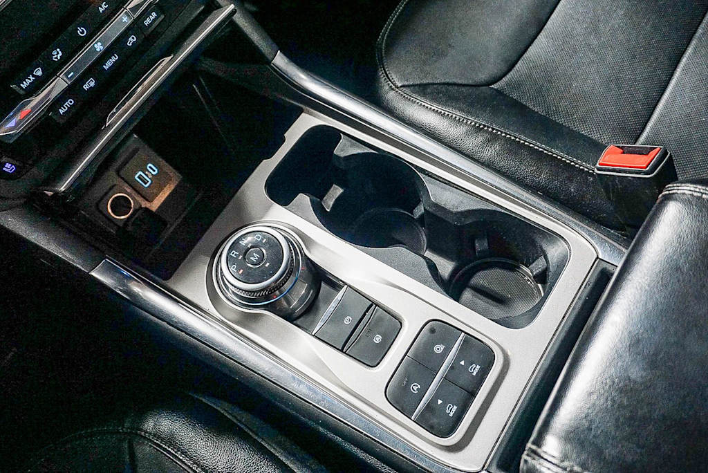 Thumbnail: 2020 Ford Explorer - 15