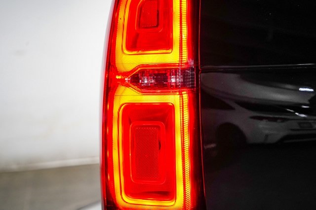 2015 Chevrolet Suburban 1500 LTZ 21
