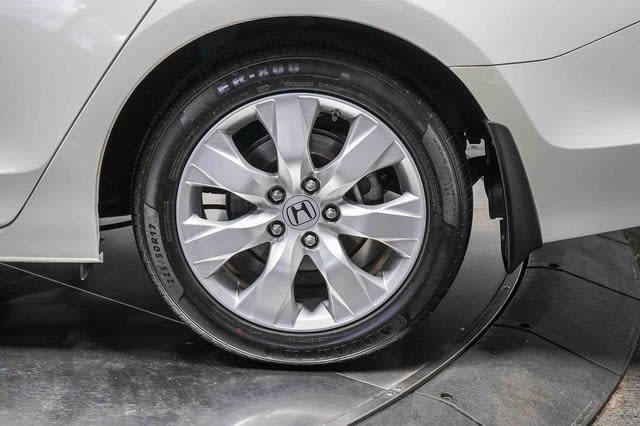 Thumbnail: 2010 Honda Accord - 21