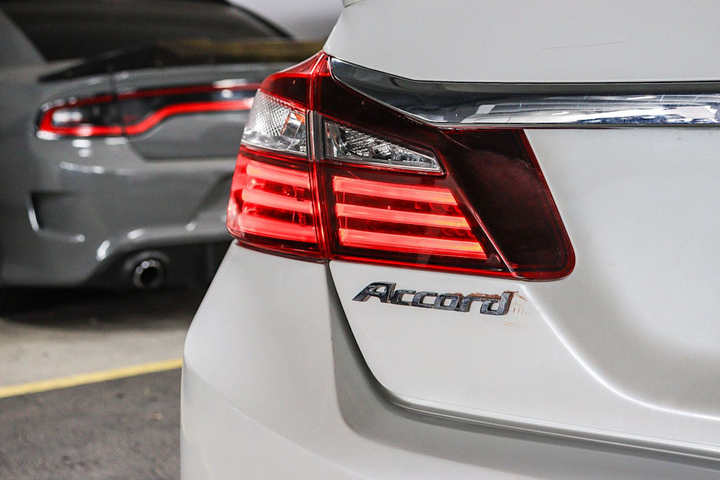 Thumbnail: 2017 Honda Accord - 26