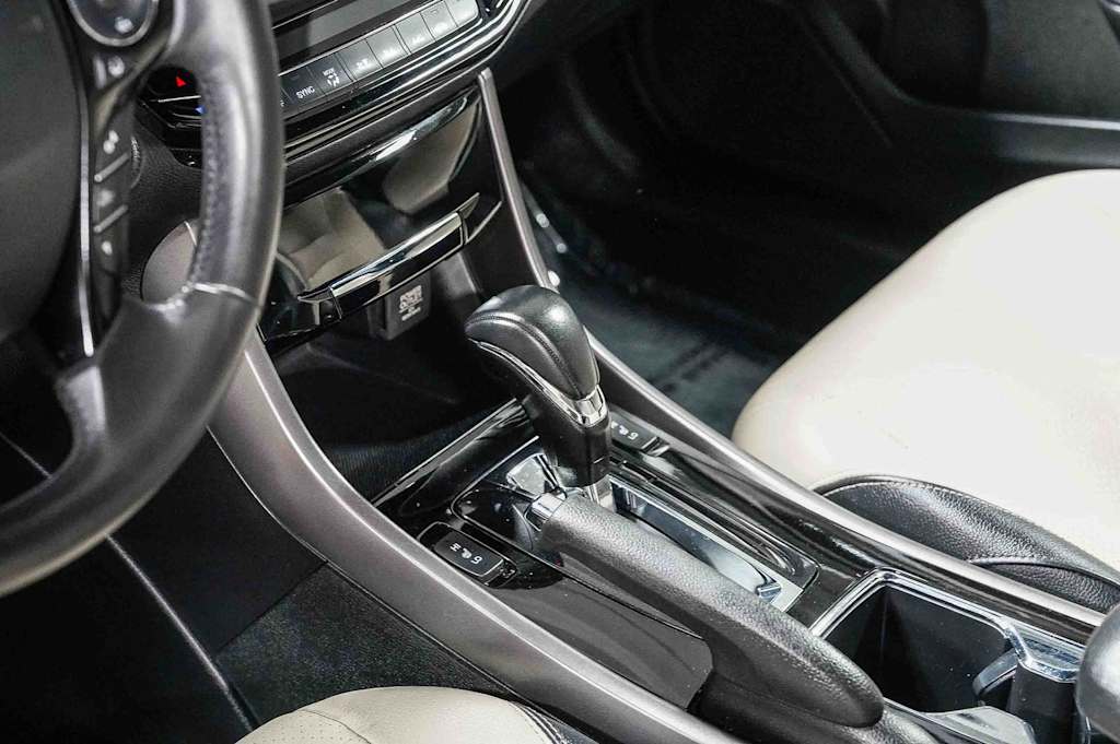 Thumbnail: 2017 Honda Accord - 15