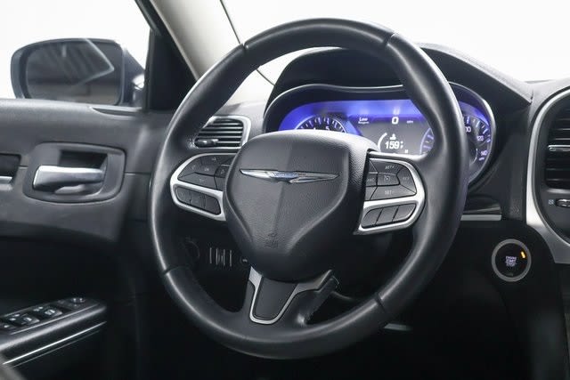2017 Chrysler 300 Limited Edition 11