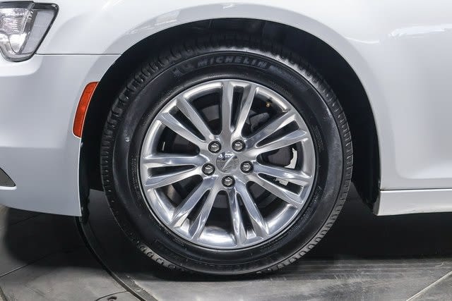 2017 Chrysler 300 Limited Edition 5