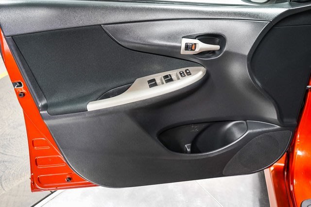 2013 Toyota Corolla S 26