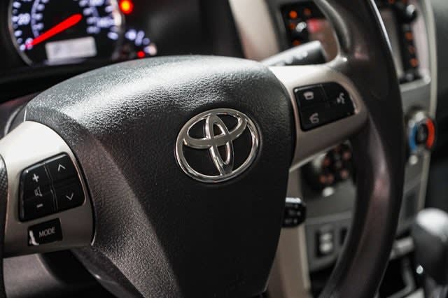 2013 Toyota Corolla S 25