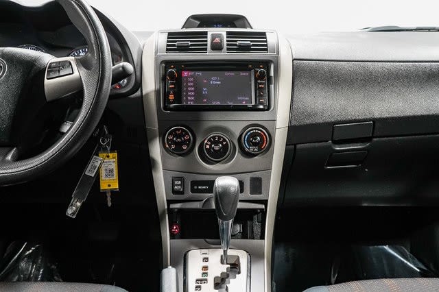 2013 Toyota Corolla S 9