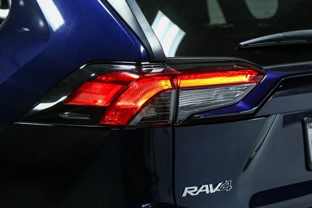 2021 Toyota RAV4 XLE Premium 22