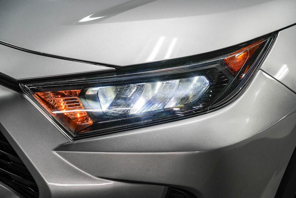 Thumbnail: 2021 Toyota RAV4 - 17