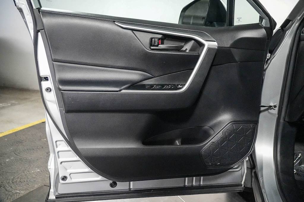 Thumbnail: 2021 Toyota RAV4 - 23