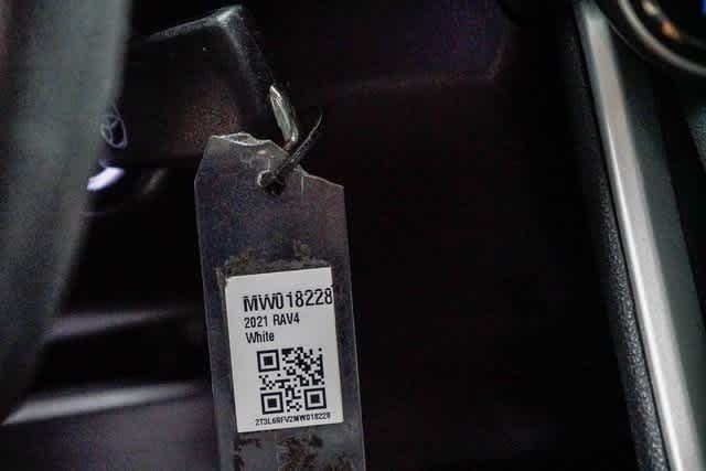 Thumbnail: 2021 Toyota RAV4 - 17