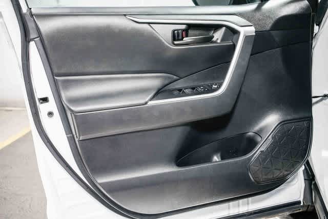 Thumbnail: 2021 Toyota RAV4 - 24