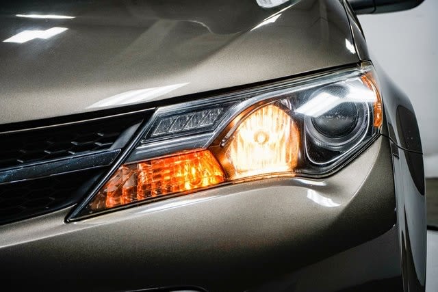 Thumbnail: 2014 Toyota RAV4 - 21