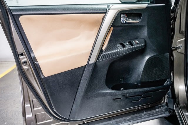 Thumbnail: 2014 Toyota RAV4 - 25