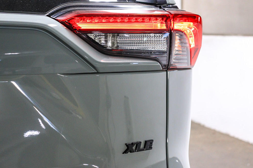Thumbnail: 2022 Toyota RAV4 - 24