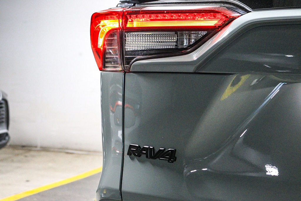 Thumbnail: 2020 Toyota RAV4 - 21