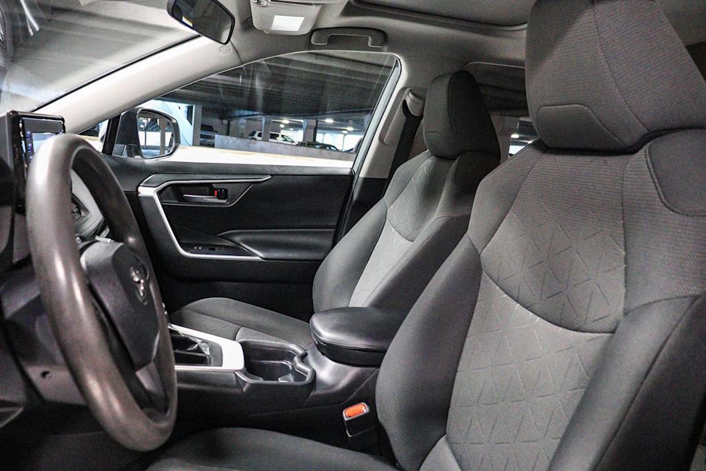 Thumbnail: 2020 Toyota RAV4 - 10