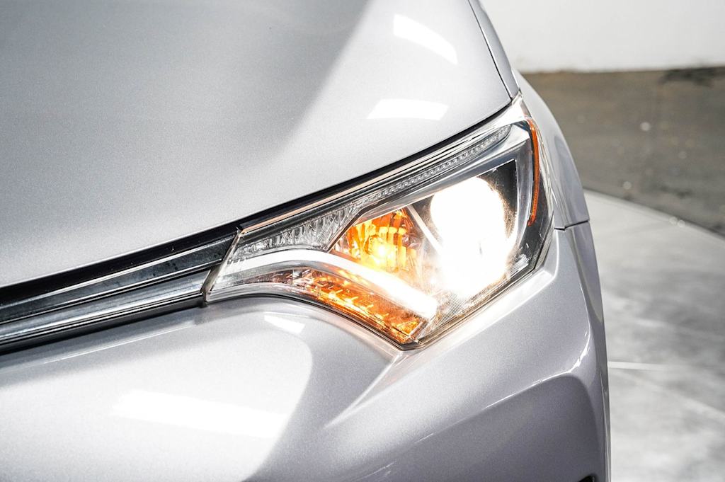 Thumbnail: 2018 Toyota RAV4 - 22