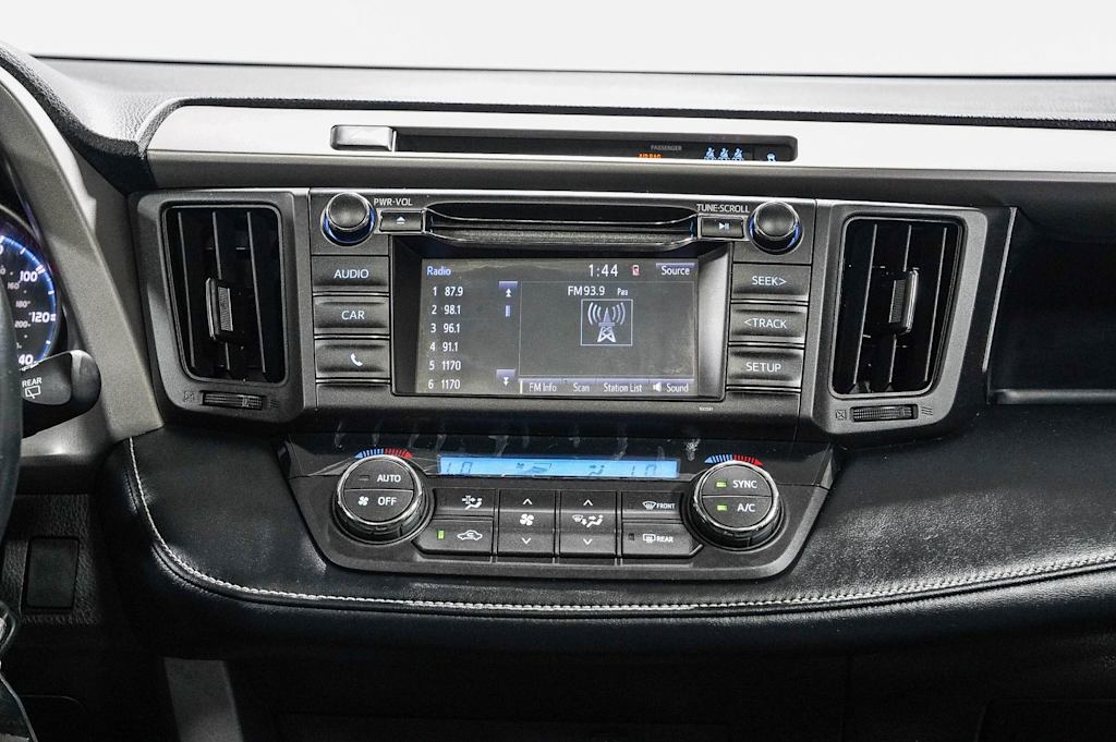 Thumbnail: 2018 Toyota RAV4 - 15