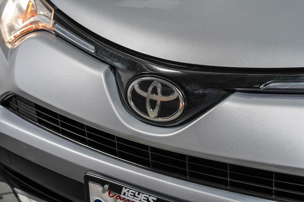 Thumbnail: 2018 Toyota RAV4 - 6