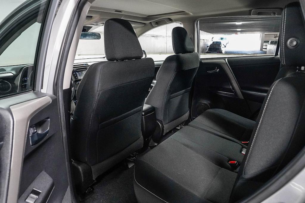 Thumbnail: 2018 Toyota RAV4 - 12