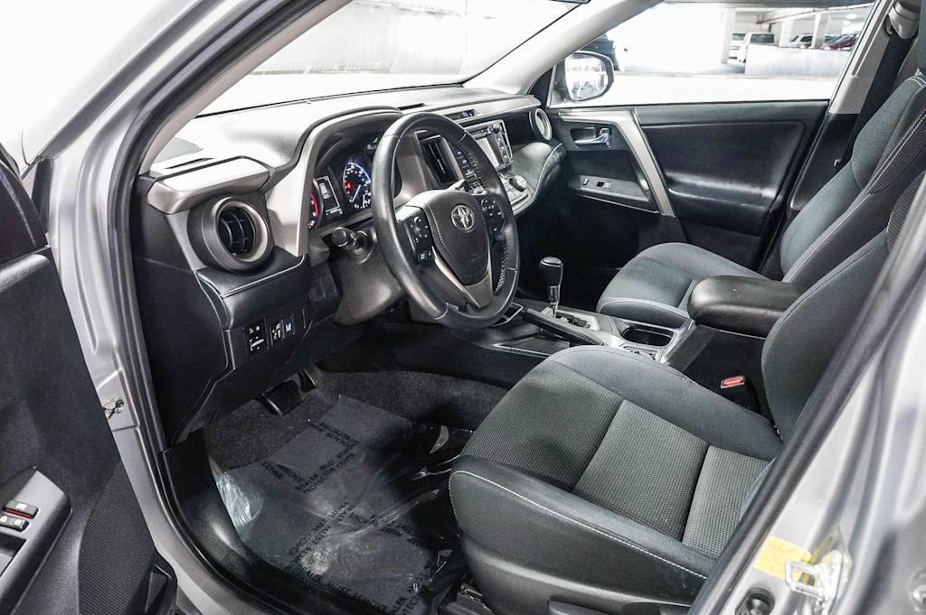 Thumbnail: 2018 Toyota RAV4 - 11