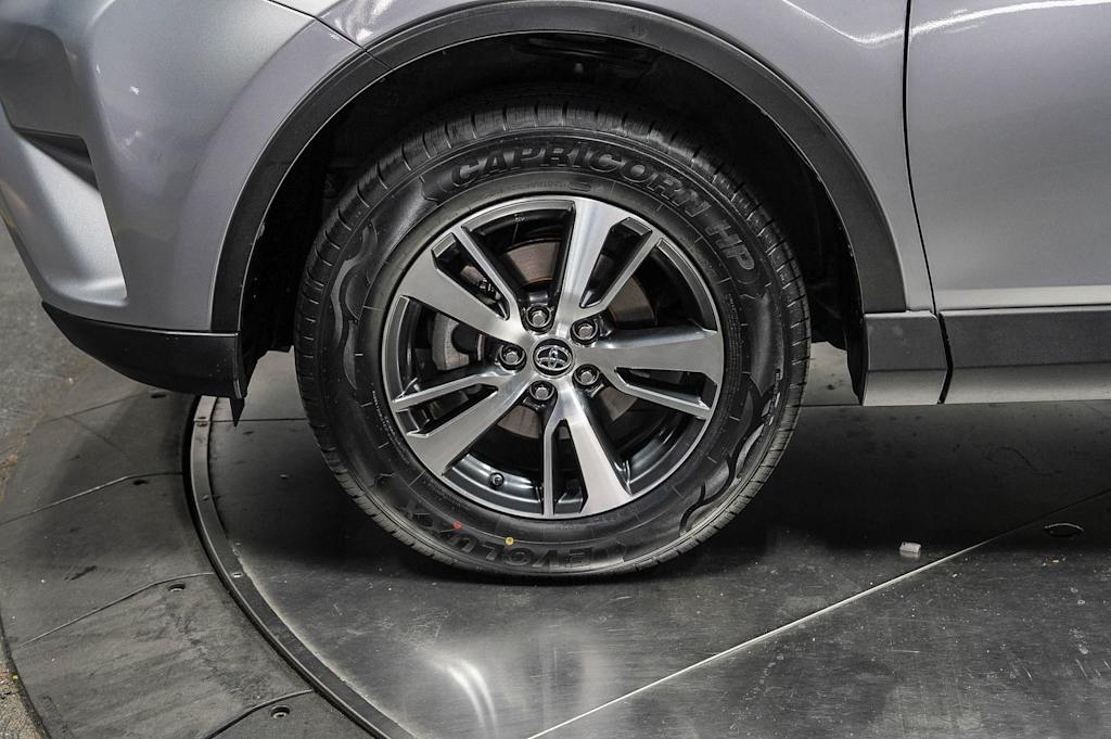 Thumbnail: 2018 Toyota RAV4 - 7