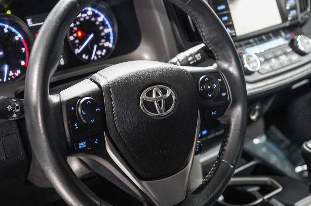 Thumbnail: 2018 Toyota RAV4 - 14