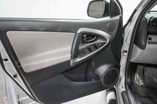 Thumbnail: 2012 Toyota RAV4 - 28