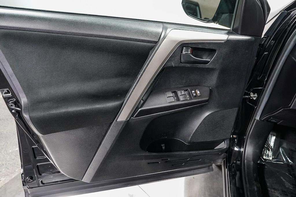 Thumbnail: 2018 Toyota RAV4 - 26