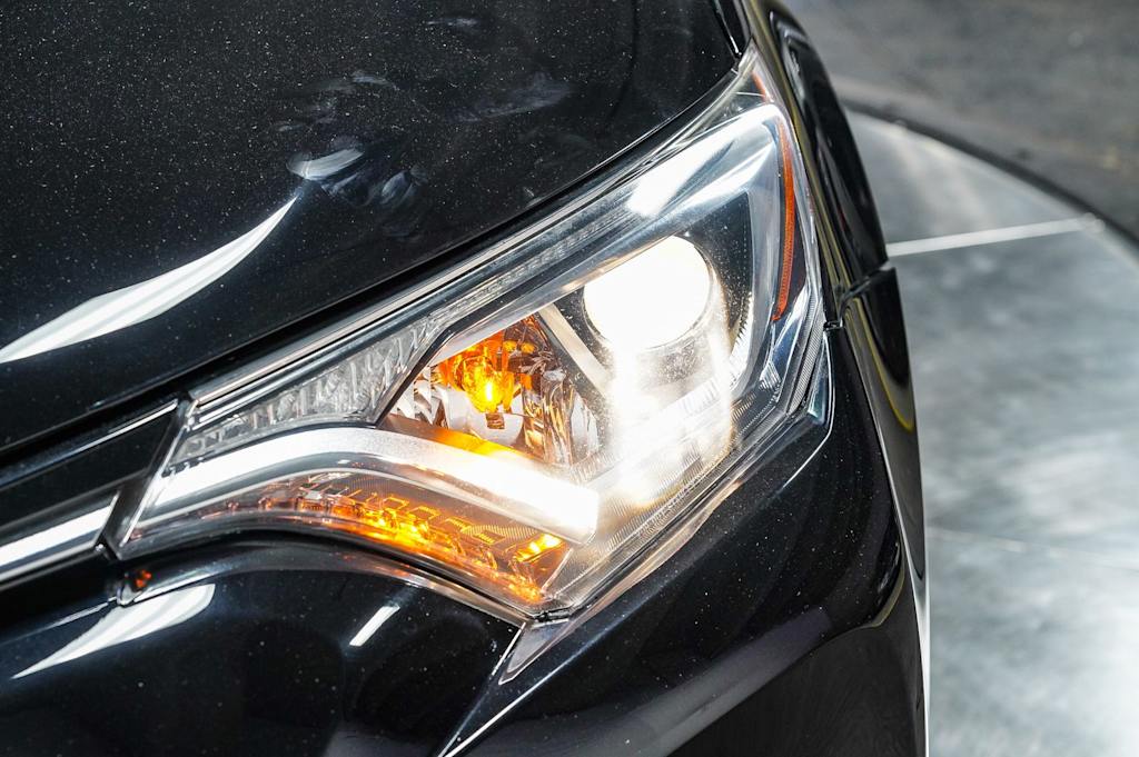Thumbnail: 2018 Toyota RAV4 - 22