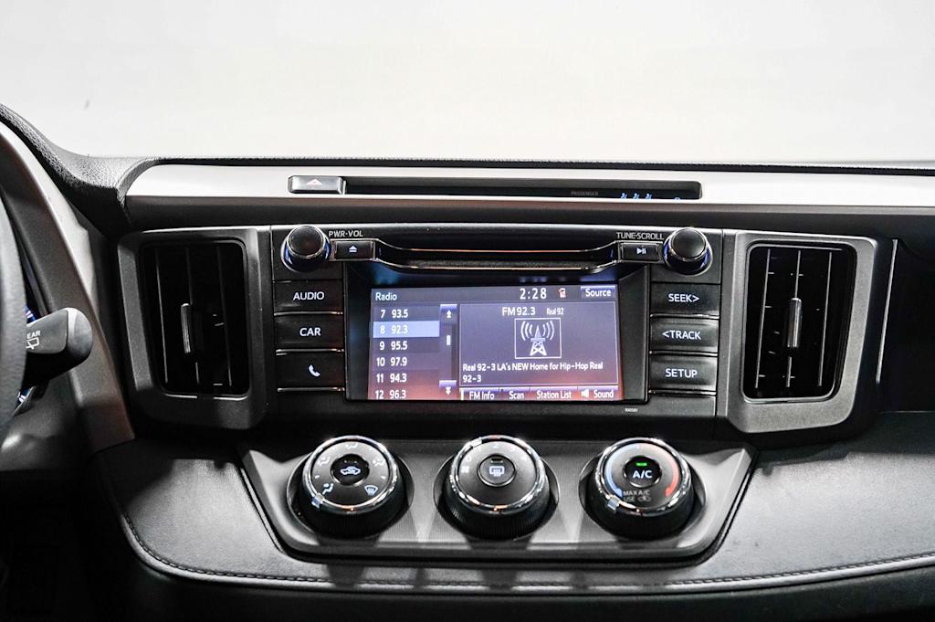Thumbnail: 2018 Toyota RAV4 - 14