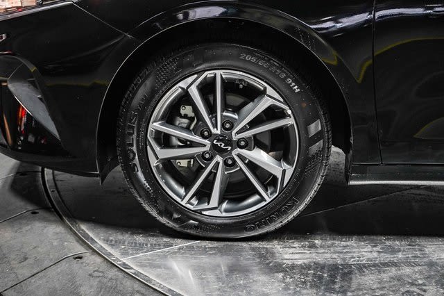 Thumbnail: 2023 Kia Forte - 7