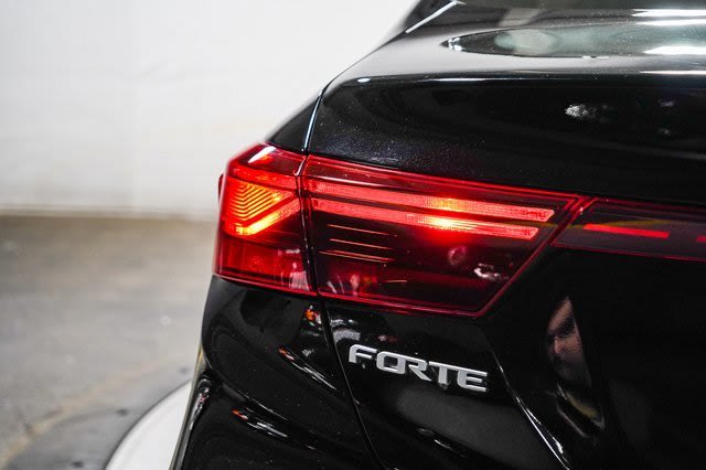 Thumbnail: 2023 Kia Forte - 23