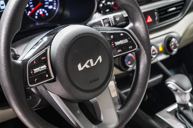 Thumbnail: 2023 Kia Forte - 24