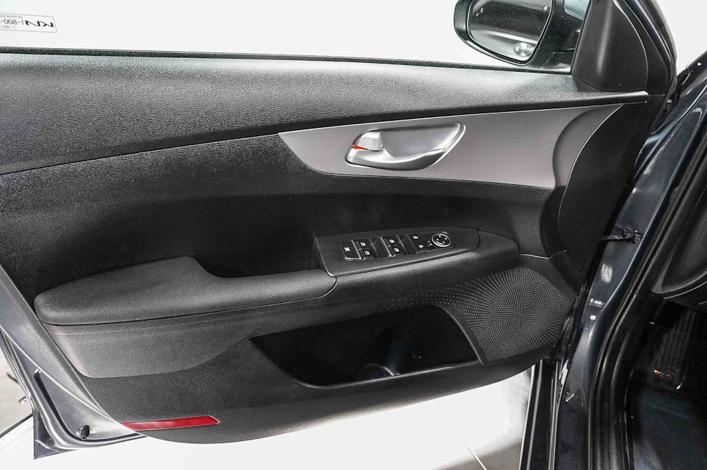 Thumbnail: 2023 Kia Forte - 25